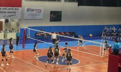 Eskişehir'de Midi Kızlar Voleybol Turnuvası sürüyor