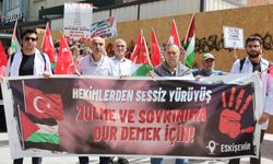 Eskişehir’de tıp öğrencilerinden sessiz yürüyüş