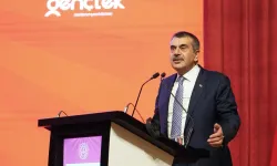 Bakan Tekin GençTek Zirvesi'nde genç bilişimcilerle buluştu