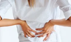 Bel ve kas ağrılarınız varsa dikkat: Sebebi ciddi olabilir!