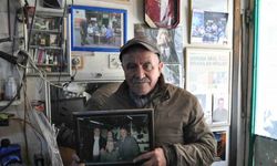 Kanser olan arkadaşının dükkanında bacayı tüttürmeye gayret ediyor