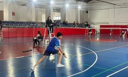 Kütahya’da genç badmintoncular kıyasıya mücadele etti