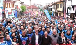 Eskişehir'de 1 Mayıs 5 bin kişinin katılımıyla coşkuyla kutlandı