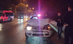 Eskişehir'de kaza: Otomobil tıra ok gibi saplandı!