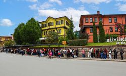 Eskişehir'de rekor kırıldı: Kapısında görülmemiş kuyruk oluştu