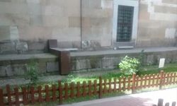 Eskişehir'in en eski tarihi yapısı bakımsızlıktan dökülüyor
