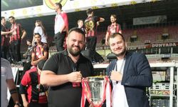 Alican’lar birlikte kupa kaldırdı