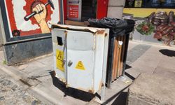 Eskişehir'de elektrik panosu teklike saçıyor!