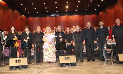 “70’ler, 80’ler, 90’lar Yaza Merhaba” konseri büyük alkış aldı
