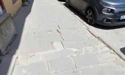 Bozuk kaldırım tarihi dokuyu gölgeliyor