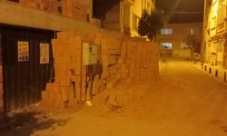 İnşaat malzemeleri hem yayalara hem de araçlara engel oldu