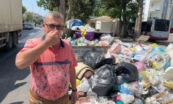Buca’da çöpler birikti, vatandaş burnunu tutarak yürüyor