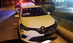 Eskişehir'de kontrolden çıkan araç refüje girdi!