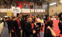 Anadolu Üniversitesi’nde ilk mezuniyet töreni düzenlendi