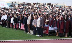Eskişehir'de mezuniyet coşkusu: 2 bin 700 öğrenci kep attı