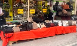 Eskişehir'de indirimli çantalar yoğun ilgi görüyor