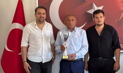 Kupayı belediye başkanına götürdüler