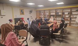Gençlerle yaz neşesi sohbetleri sürüyor