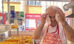 Sıcaktan bunalan aşçı çareyi havluda buldu