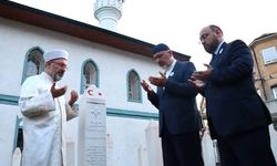 Ali Erbaş, Bosna Hersek’te şehit olan Selami Yurdan'ı kabri başında andı