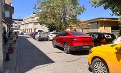 Eskişehir'deki caddede sürücüler zor anlar yaşadı