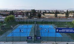Eskişehir’de her yaştan vatandaşa tenis keyfi