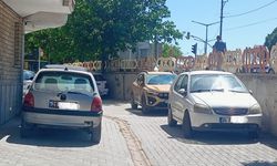 Eskişehir'de kaldırım araç alanına döndü!