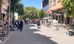 Tehlikeli motosiklet sürücüsüne vatandaş ve esnaftan tepki