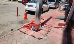 Kaldırımdaki tehlike görenleri endişelendiriyor