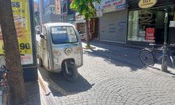 Trafiğe kapalı caddede araç yoğunluğu şaşırtıyor