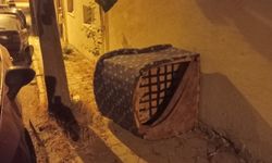 Kaldırıma atılan atık geçişi engelliyor