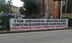 Eskişehir'deki liseden mezunlara pankartlı çağrı
