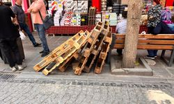 Eskişehir'de yaya geçişini şimdi de paletler kapattı
