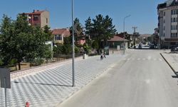 Eskişehir'in ilçesinde kaldırımlar yenileniyor