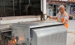 Çöp konteynerleri tek tek yıkanıp dezenfekte ediliyor