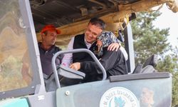 Valiyi ilk kez gören 76 yaşındaki teyzenin heyecanı gülümsetti