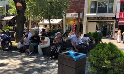 Sıcaktan kaçan Eskişehirliler gölgelere sığındı