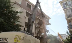 İstanbul'da riskli bina yıkım işlemi başladı