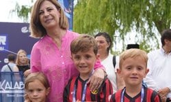 Ayşe Ünlüce Es Es için seslendi