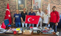 ESDAG ekibi Ağrı Dağı’nda Türk bayrağını dalgalandırdı