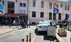Eskişehir'de kural tanımazlık: Yaya yoluna park etti!
