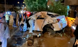 Eskişehir'de tırın dorsesine çarpan otomobil hurdaya döndü!
