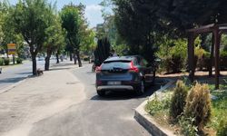 Eskişehir'de bisiklet yolları araçlar işgalleriyle doldu!