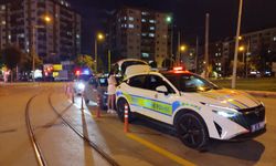 Eskişehir'de başıboş köpeklerden kaçarken otomobilin altında kaldı!