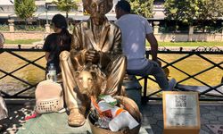 Adalar’daki heykel çöplerle dolduruldu