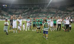 Eskişehirspor taraftarı Bursaspor’u alkışladı