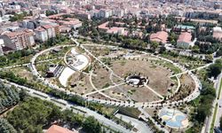 Bakımsız kalan, her geçen gün yıpranan Millet Bahçesi adeta çürümeye terk edildi