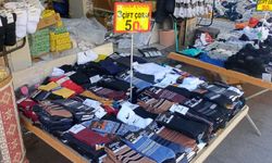 Eskişehir'de indirime giren çoraplar dikkat çekiyor!