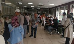Eskişehir'de okulların açılmasıyla kuyruklar da başladı