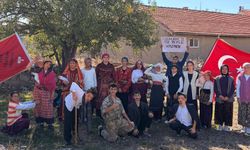 Afyon’da çocuklardan tarihî Cumhuriyet canlandırması